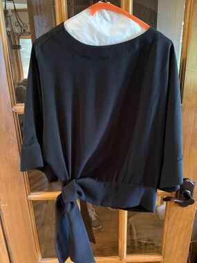 Trina Turk Black Tie-Hem Blouse